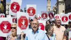 El movimiento Stop Sucesiones, que solicita la supresión no solo del tributo autonómico sino de la plusvalía municipal, recogió entre abril y junio más de 63.000 firmas en contra de estos impuestos. El pasado 11 de junio, cerca de 2.000 personas se concentraron en la plaza del Pilar.