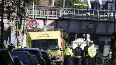 Varias personas resultaron heridas en una explosión en el metro de Londres.