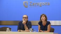 Alberto Cubero y Teresa Artigas, este miércoles, en el Ayuntamiento de Zaragoza.
