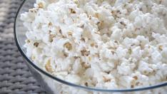 Las palomitas de maíz tienen alto contenido en fibra, al ser el grano entero.