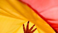 Cientos de personas participan en una marcha por el Día del Orgullo Gay