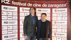 El diseñador gráfico Iñaki Villuendas y el actor Jorge Asín, ayer, en la inauguración.