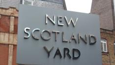 La actual sede de Scotland Yard, con su denominación oficial.