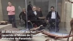 En silla de ruedas por el Paraninfo para sensibilizar sobre la discapacidad