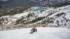 Las posibilidades de las estaciones turolenses van mucho más allá del esquí, con las zonas de 'free style' y las pistas de hielo y trineos.