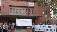 Una de las protestas de los vecinos del barrio Jesús frente al centro de salud de La Jota