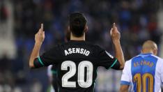 Marcos Asensio celebra su gol