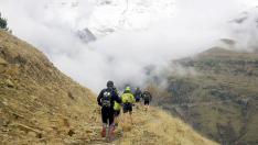 Corredores participando en la Vuelta del Último Bucardo.