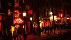 Por el Barrio Rojo de Ámsterdam pasan semanalmente 30.000 turistas.