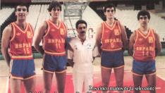 Epi, Fernando Arcega, Paco Binaburo, Zapata y Pepe Arcega. En el Europeo del 87, en Atenas, coincidieron los cuatro jugadores aragoneses y Binaburo, también zaragozano, que trabajó como fisioterapeuta.