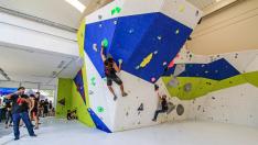 Práctica del boulder en la sala Slab del centro Entreprises de Reus, como la que se realizará en el futuro centro Bulderland de Zaragoza.