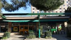 Escuela infantil municipal Pirineos, en el Arrabal, con tejado de uralita.