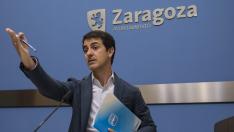 Pedro Navarro, el pasado lunes, cuando hizo público el contrato adjudicado al miembro de ZEC Enrique de la Rosa.