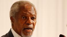 Kofi Annan pide la reconciliación con una foto del lema de los presos y la estelada catalana