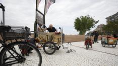 El festival de culturas ciclistas 'Zaragoza is bike' ha llegado este lunes al balcón de san Lázaro, en el Arrabal.