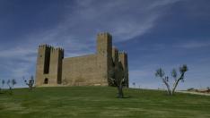 El castillo de Sádaba se alza sobre la localidad cincovillesa.