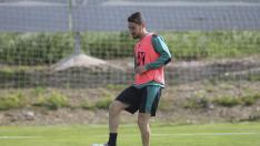 El centrocampista alicantino Moi Gómez durante el entrenamiento de este jueves en el Instituto Montearagón.