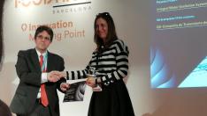 María José Avellada, gerente de cuentas de OX-CTA, recogiendo el premio en la feria Foodtech de Barcelona