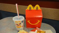 McDonald's se compromete a que los Happy Meal estén libres de aromas y colorantes en 2022