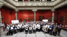 Foto de familia con todas las entidades de la provincia de Zaragoza que han participado este martes en la firma de los convenios en el Patio de la Infanta.