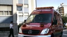Imagen de archivo de una ambulancia de los Bomberos de Zaragoza como la que trasladó al joven epiléptico al hospital en diciembre de 2017.