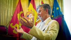 Pedro Santisteve, en su despacho de la plaza del Pilar.
