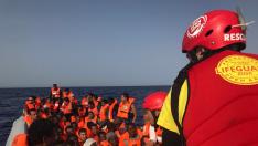 El buque Open Arms pide desembarcar en un puerto español a las 59 personas rescatadas frente a Libia