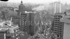Fotografías tomadas durante el incendio del hotel Corona de Aragón el 12 de julio de 1979 donde murieron 78 personas y 113 resultaron heridas