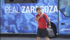 Imanol Idiakez, nuevo entrenador del Real Zaragoza, este domingo a la llegada del equipo a la concentración de Boltaña (Huesca).