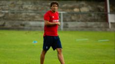 Imanol Idiakez, en el entrenamiento en el campo de Boltaña.