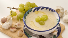 El ajoblanco es una receta extremeña muy parecida al gazpacho.