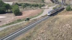 Un tractor más rápido que el tren, el vídeo viral de Teruel Existe