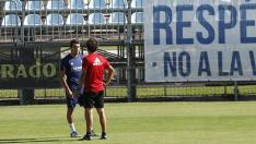 Zapater e Idiakez, charlando a solas este jueves al inicio del entrenamiento matinal en la Ciudad Deportiva.