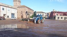 La plaza de la localidad turolense de Alba tras la tormenta de este martes