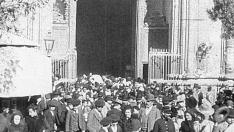 Rodaje de 'Salida de misa de 12 del Pilar" en 1899, película conservada más antigua de la filmografía española y rodada en la basílica del Pilar de Zaragoza