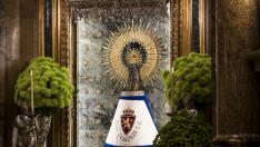 La Virgen del Pilar con el manto del Real Zaragoza