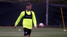 El centrocampista Moi Gómez, clave en la segunda parte ante el Girona, este martes en el entrenamiento matinal del Huesca.