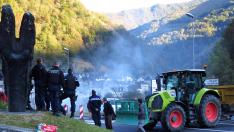 Protestas en el valle del Aspe por la reintroducción del oso en el Pirineo