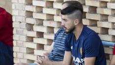 Papunashvili, lesionado, sentado al margen del entrenamiento del equipo.