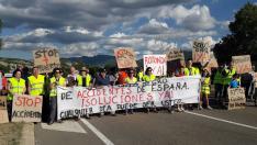 Los vecinos de Aurín volverán a cortar la N-330 para exigir un cruce más seguro