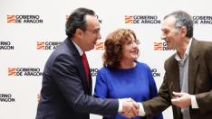 Ignacio Montaner, Mariví Broto y Víctor Viñuales, este lunes, tras la firma del convenio.