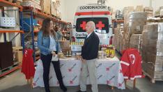 La subdelegada del Gobierno en Huesca, Isabel Blasco, y el presidente de Cruz Roja, Antonio Vallés, han visitado este lunes el centro de almacenamiento de Cruz Roja