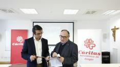 Jesús Luesma, secretario técnico de Cáritas Aragón y Carlos Sauras, presidente de Cáritas Aragón