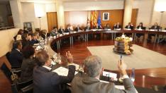Una de las votaciones de los diputados provinciales durante el pleno de este jueves.