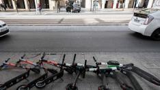 Patinetes eléctricos derribados en Zaragoza por el viento