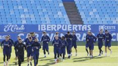 Los jugadores del Real Zaragoza, este sábado en el último entrenamiento antes de enfrentarse al Granada en La Romareda en la noche dominical (20.30).