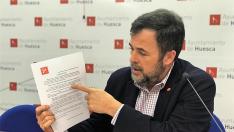 José Luis Cadena muestra el escrito presentado al alcalde el 9 de noviembre al que todavía no ha tenido contestación.