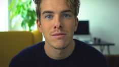 El 'youtuber' zaragozano Álex Puértolas en un instante del vídeo 'Me muero'.