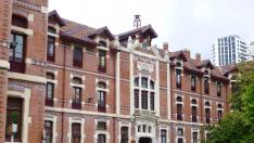 Hospital Universitario de Basurto, donde permanece ingresada la madre, ya fuera de peligro.