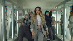 Lola Índigo, en el videoclip de 'Fuerte'.